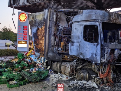 Zakaz na stacjach benzynowych już obowiązuje. Są tabliczki i ostrzeżenia. Tylko sensu nie ma