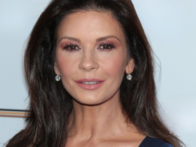 Catherine Zeta-Jones od ćwierć wieku jest żoną sławnego aktora. Mało kto pamięta, z kim się związała