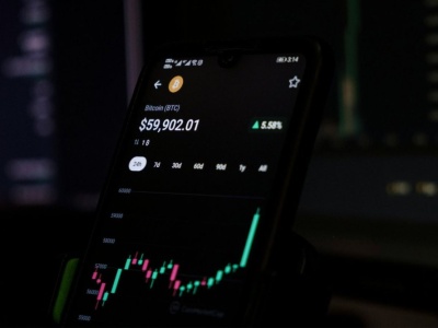 Młodzi Polacy stawiają na kryptowaluty. 