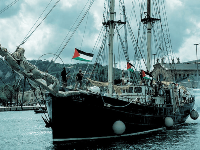 Kilkanaście ataków dronowych na Global Sumud Flotilla. Izrael nazywa ją „flotyllą Hamasu”, licząc na bezkarność