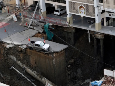 Chwile grozy w Bangkoku. W centrum zapadła się ziemia