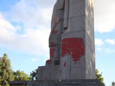 Zabytek w centrum Olsztyna wyczyszczony po akcie wandalizmu. Rachunek zapłacił ratusz