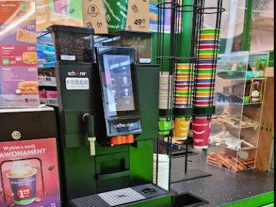 Po kawę do Żabki. Kawiarnie przegrywają z cenami