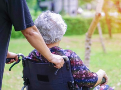 Spór o wpłaty do DPS. Ministerstwo Finansów: pieniądze od rodzin to dochody gminy