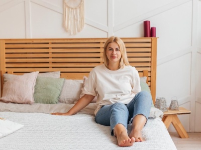 Materac dopasowany do wagi i stylu – jak wybrać idealny poziom twardości?