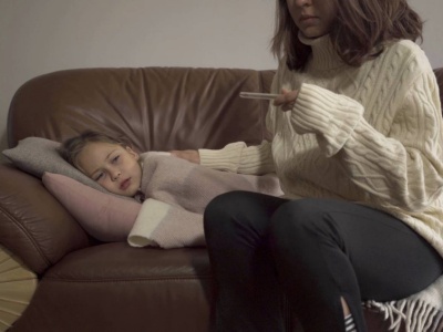 Jestem mamą pracującą na etacie. Mam ważny apel do pracodawców: zrozumcie kolejne jesienne L4