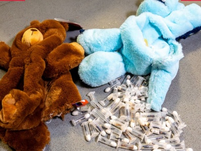 Zabawki wzbudziły podejrzenie na lotnisku. W środku coś się ruszało. Tego się nie spodziewali