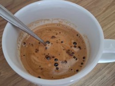 Wrzucam plasterek do porannej kawy. Po takim napoju jelita pracują jak należy