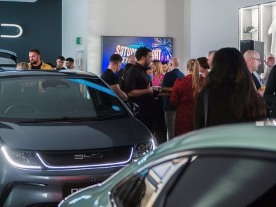 Kolejny problem Stellantisa. W tle jego byli menedżerowie i BYD