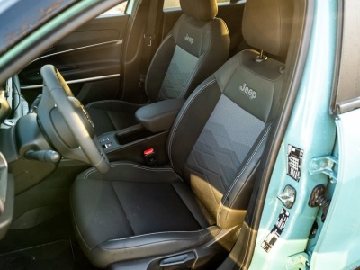 Nowy Jeep w cenie Dacii wywróci rynek SUV-ów do góry nogami. Ma przyjemne wyposażenie i pali 5,7 litra