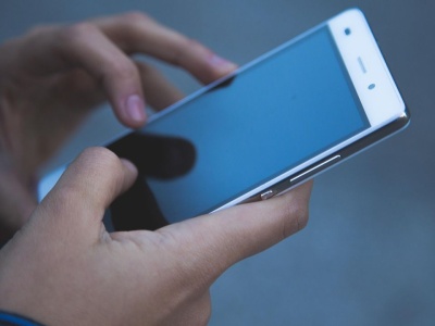 Awaria znanej sieci komórkowej. Użytkownicy z całej Polski zgłaszają problemy. Operator milczy