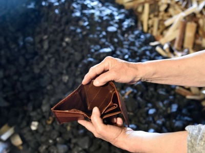 Oszustwo na węgiel groszek. Policja przestrzega przed podejrzanymi firmami