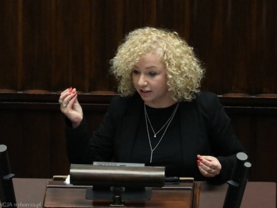 Kotula: mistrzyni performansu, ekspertka od hymnu?