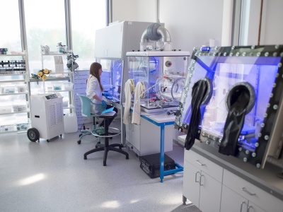 Saule na sprzedaż. Zbrojeniówka przejmie technologię ultracienkiej fotowoltaiki?