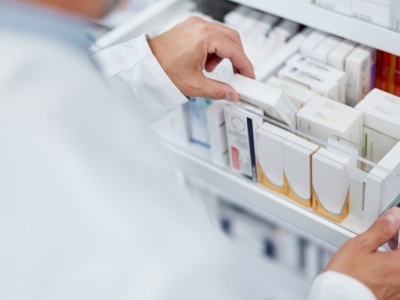 Koncern twierdzi, że Polsce sprzeda lek taniej niż Niemcom? Ekspert ocenia, czy to realne