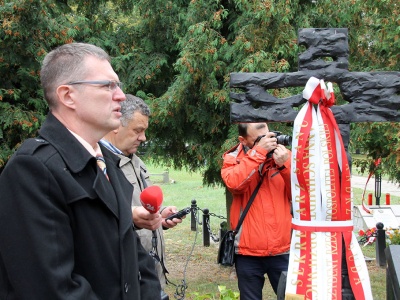 Poczobut i zaorane cmentarze. Raport o niszczeniu polskiej pamięci