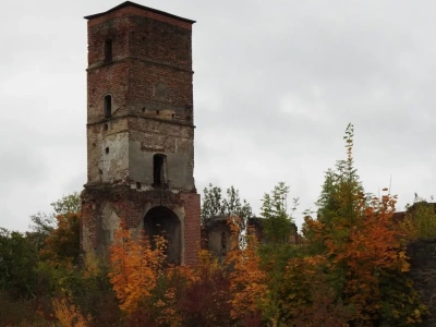 Tajemnicze Karkonosze - Smolec i historia zamku skrytego wśród drzew