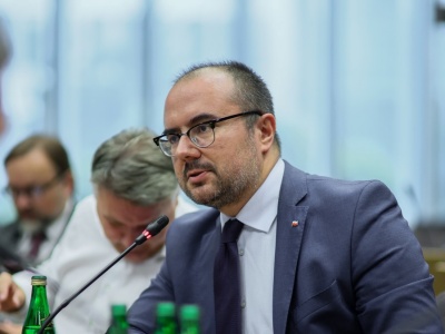 Gorąco na posiedzeniu sejmowej komisji. Oskarżenia, niecenzuralne słowa, alkomat