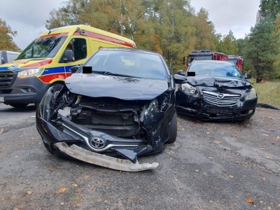 Wypadek na trasie Wronki-Chojno, dwie osoby przewieziono do szpitala
