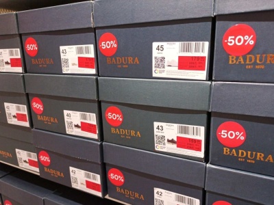 Zamszowe muszkieterki marki Badura potaniały o 120 zł - klasyki na co dzień. Co ma Rieker?