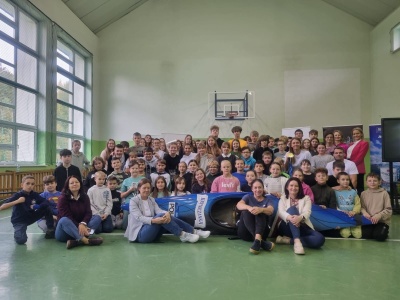 Klaudia Zwolińska na fali. Ruszył cykl spotkań w szkołach z mistrzynią kajakarstwa