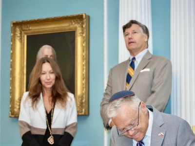 Profil ambasady USA ograniczył działalność. Dla Rose'a zrobiono wyjątek?