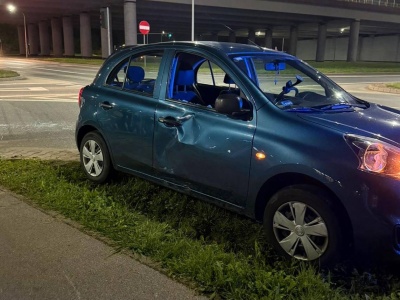 Groźnie wyglądająca kolizja. Hulajnoga wjechała w auto