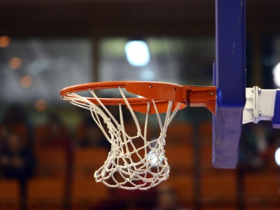 Trener koszykówki z Teksasu skazany na 40 lat więzienia za wykorzystanie ponad setki dzieci