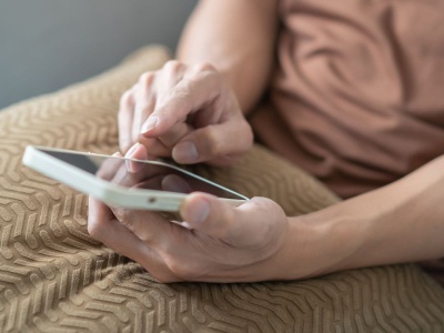 Duży bank alarmuje Polaków. Oszuści wzięli za cel posiadaczy takich smartfonów