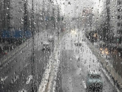 Czwartek upłynie pod znakiem dużego zachmurzenia, deszczu, a nawet śniegu. Gdzie będzie padać?