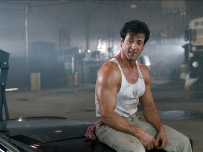 Widowiskowe sceny akcji z legendą kina. Klasyk lat 80. dzisiaj w telewizji