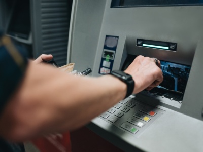 Polak pojechał do Włoch. Jego karty użyli w Wielkiej Brytanii