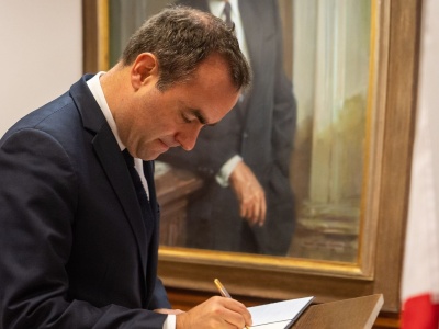 Lecornu zawiesza reformę emerytalną, by przetrwać w roli premiera