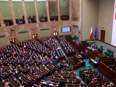 Zakaz sprzedaży alkoholu w Sejmie? Zdecydowana większość Polaków popiera takie rozwiązanie