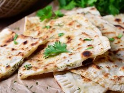 Podaj jak pizzę lub do sałatki. W kuchni polskiej znane od średniowiecza