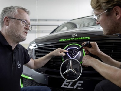 Mercedes ELF – testowy van do badania infrastruktury do ładowania. MCS, CCS do 900 kW, indukcja 11 kW, V2x