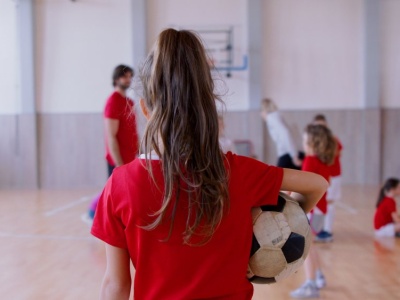 Dzieci masowo wypisują się z WF-u na zwolnienia lekarskie. Rodzice ignorują prawdziwy powód