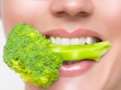 Naturalna cząsteczka - tajną bronią. Brokuły pomagają w walce z próchnicą