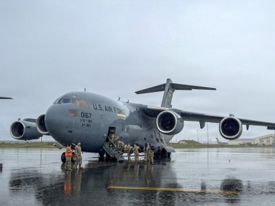 Wielka ewakuacja w amerykańskim stanie. Setki osób w wojskowych samolotach