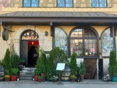 Magda Gessler musiała usunąć prawie 30 donic sprzed swojej restauracji. Stołeczny konserwator zabytków triumfuje