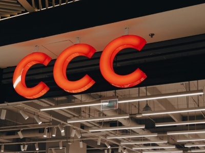 Mocna przecena akcji CCC po kontrowersyjnym raporcie. 