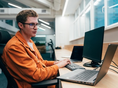 Zwolnienia czy rekrutacje? Polski rynek IT wchodzi w fazę ostrożności