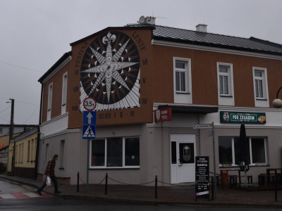 Zegar słoneczny znów jaśnieje w centrum miasta