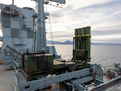 IRIS-T SLM na pokładzie niemieckiej fregacie typu F125