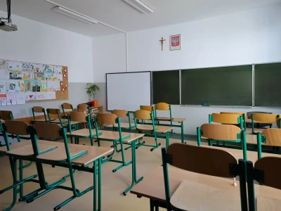 Chaos w szkołach po zmianach. MEN uspokaja sytuację