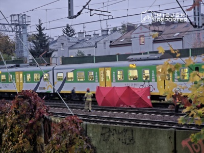 Tragiczne zdarzenie na torach pod Warszawą. Nie żyje osoba, która wtargnęła pod pociąg