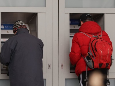 Duży polski bank alarmuje klientów. Przez nowe oszustwo można stracić oszczędności życia