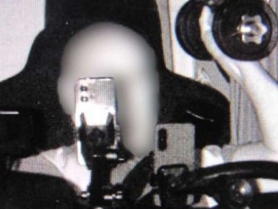 Pędził autostradą i… ćwiczył hantlami. Kierowca ciężarówki uniknął mandatu