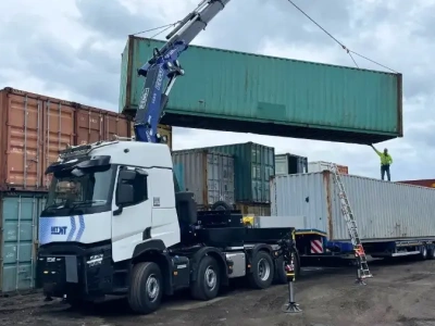 Renault C520 8×4 dla polskiej firmy, jako ciągnik z żurawiem pod kontenery HC