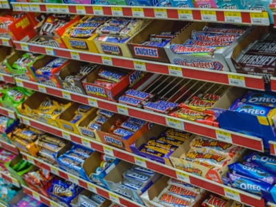Reklama słodyczy na tych zasadach co piwa? Sprawa trafi do parlamentarnego zespołu